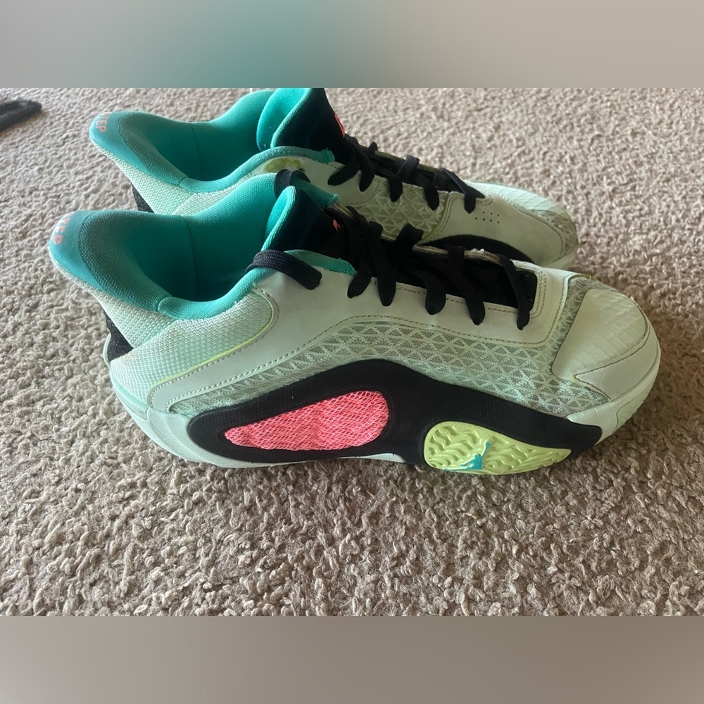 Boys size 7Y Jordan sneakers